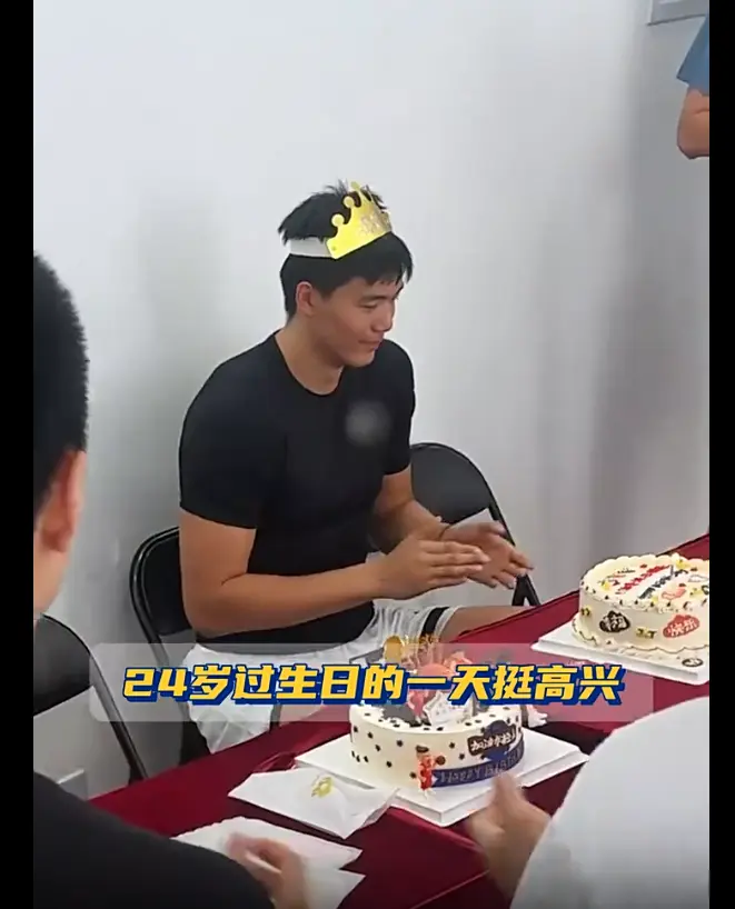 么新的绰号, AA