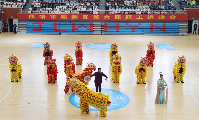 yid, 为现场观众, 文体表演结