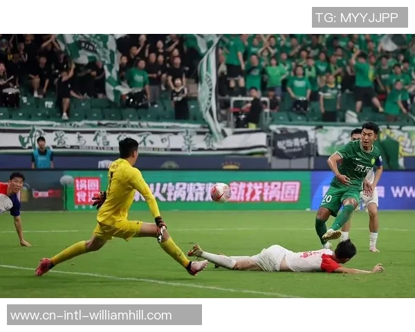 北京国安主场迎战广州恒大第二回合争夺激烈精彩瞬间回顾与分析